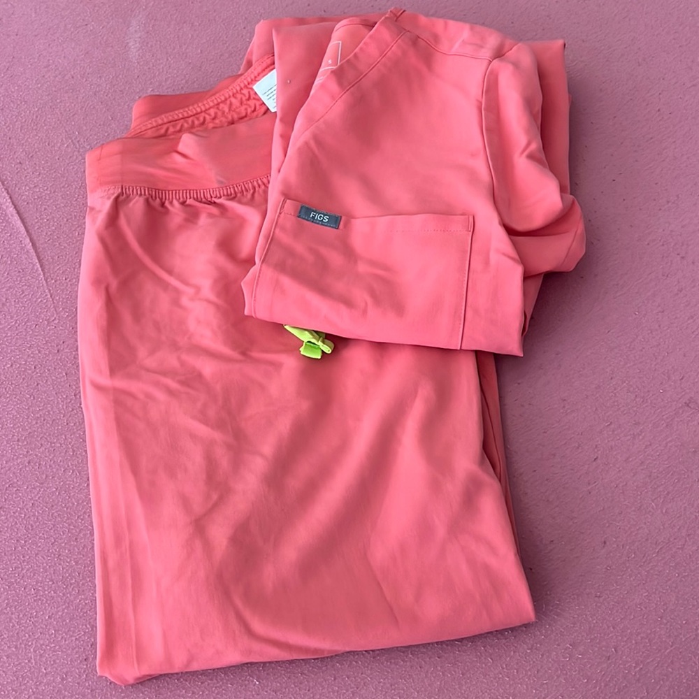 FIGS scrub set (coral)